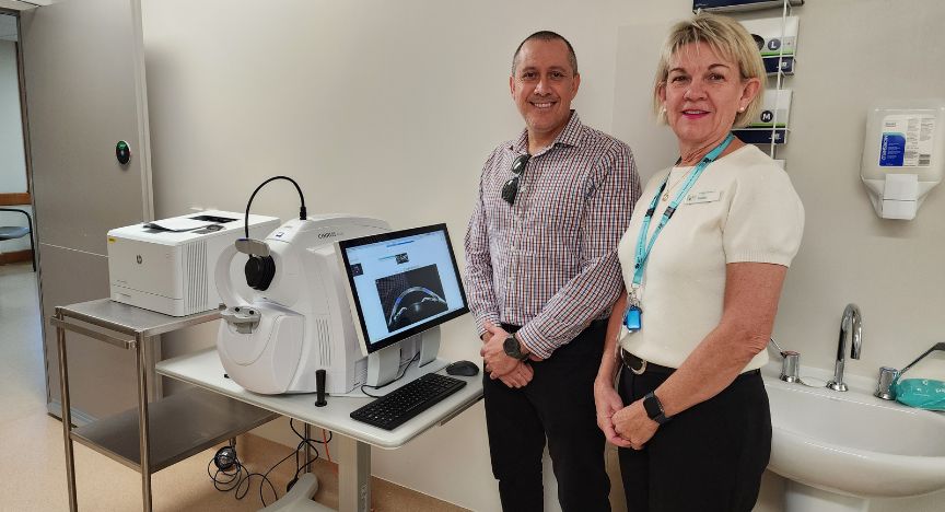 Central West Hospital and Health Service General Manager Acute Health Services Karen McLellan and Carl Zeiss Pty Ltd representative Quinn Bent with the new Optical Coherence Tomography (OCT) machine at Longreach Hospital.